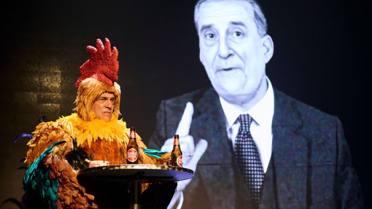 Frente e Verso: Cantar de Galo  – mala voadora/Robert Schenkkan