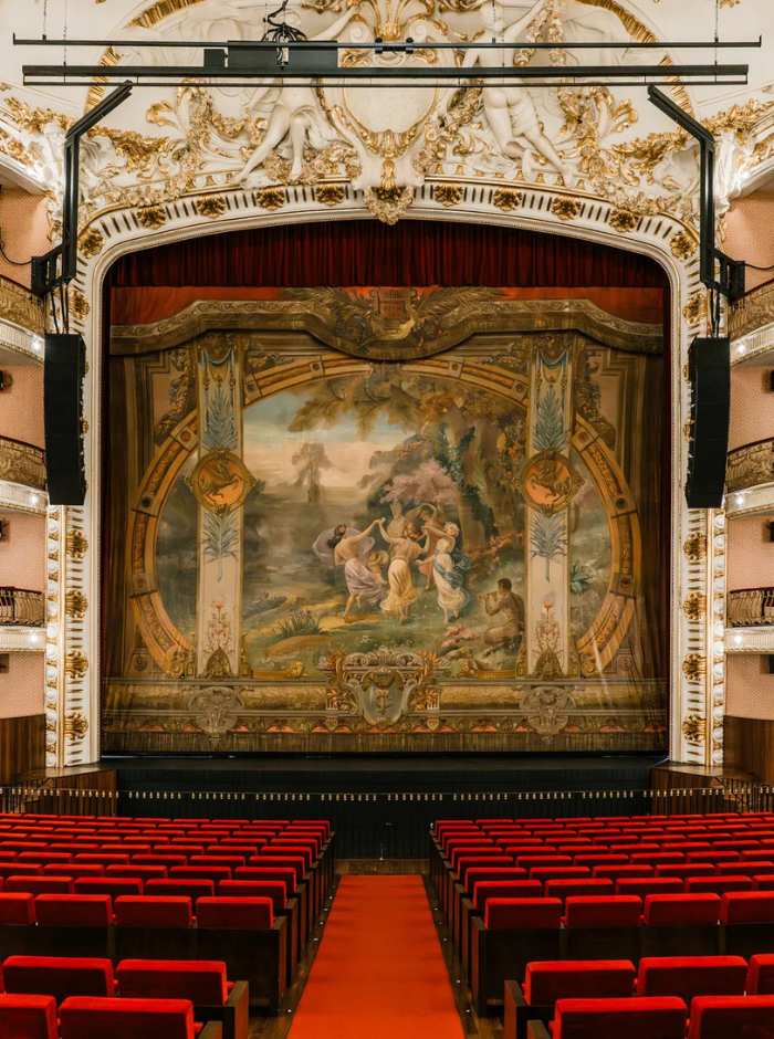 Open call to the public from Theatro Circo