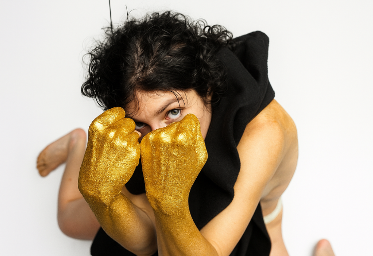 Frente e Verso: GoldenLady – Mercedes Quijada